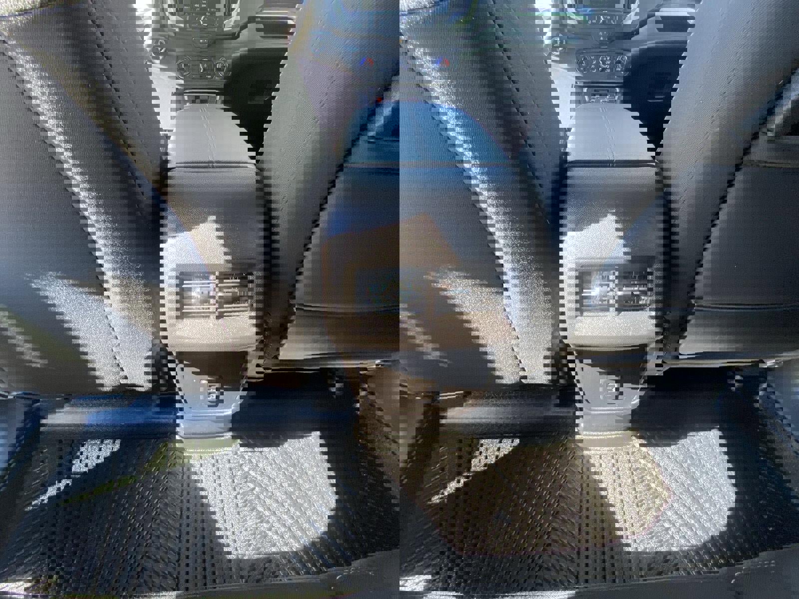 Used 2024 GMC Terrain SLE w/ Driver Convenience Package image 35