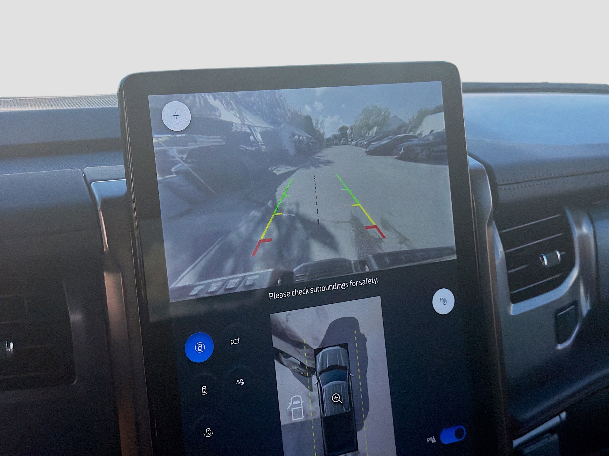 Used 2023 Ford F150 Lightning Lariat image 11