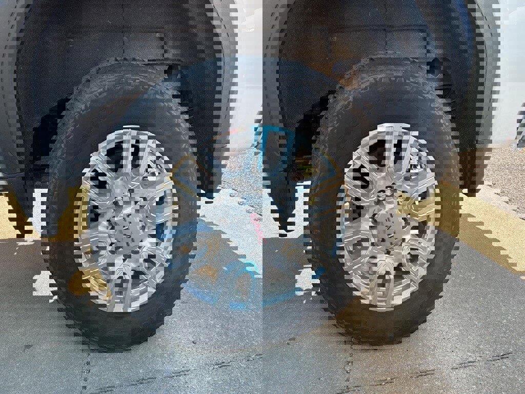 Used 2024 GMC Sierra 2500 SLT image 9