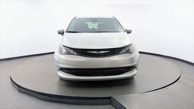 Used 2023 Chrysler Voyager LX FWD image 12