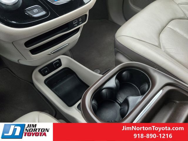Used 2018 Chrysler Pacifica Touring-L image 20
