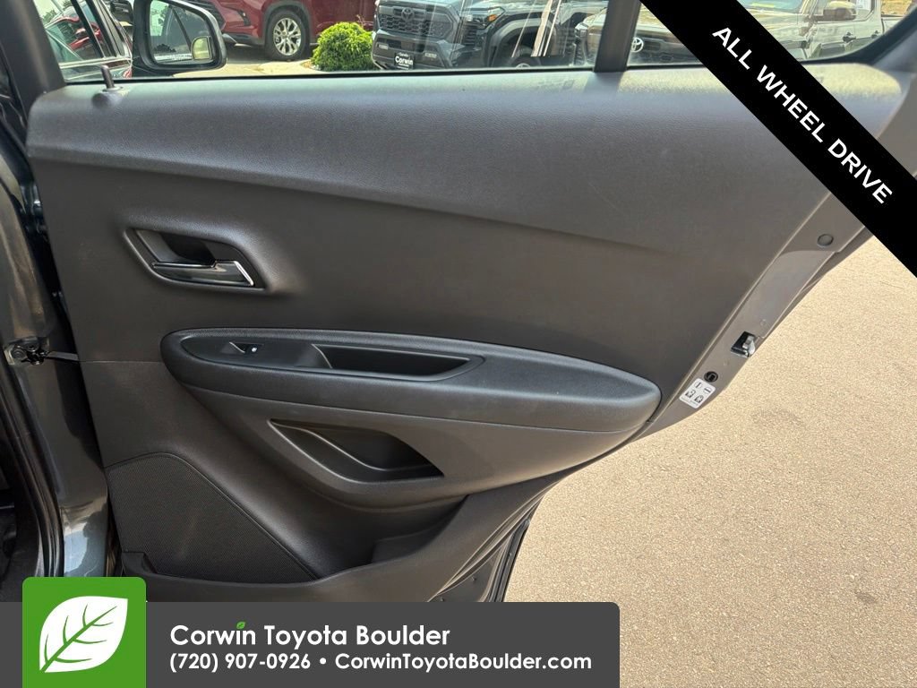Used 2016 Chevrolet Trax LT w/ LT Sun and Sound Package AWD/4WD image 14