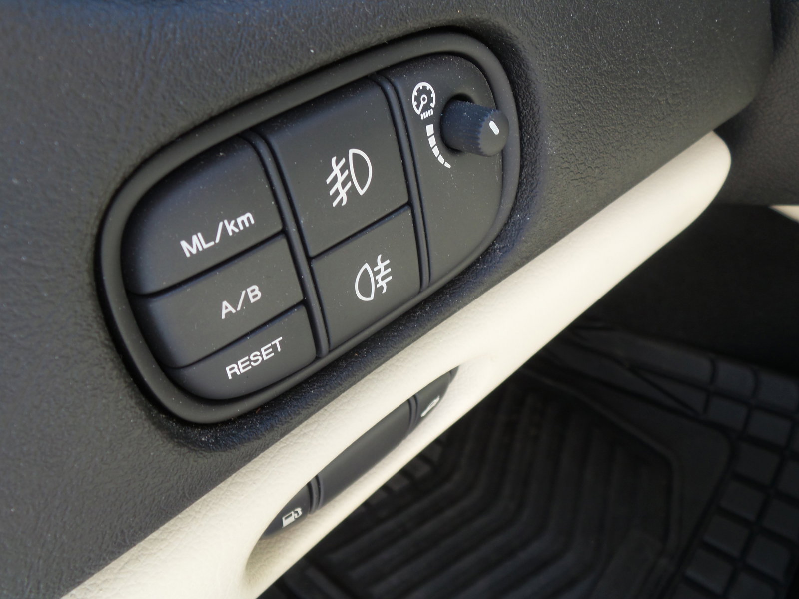 Used 2003 Jaguar S-TYPE R RWD image 23