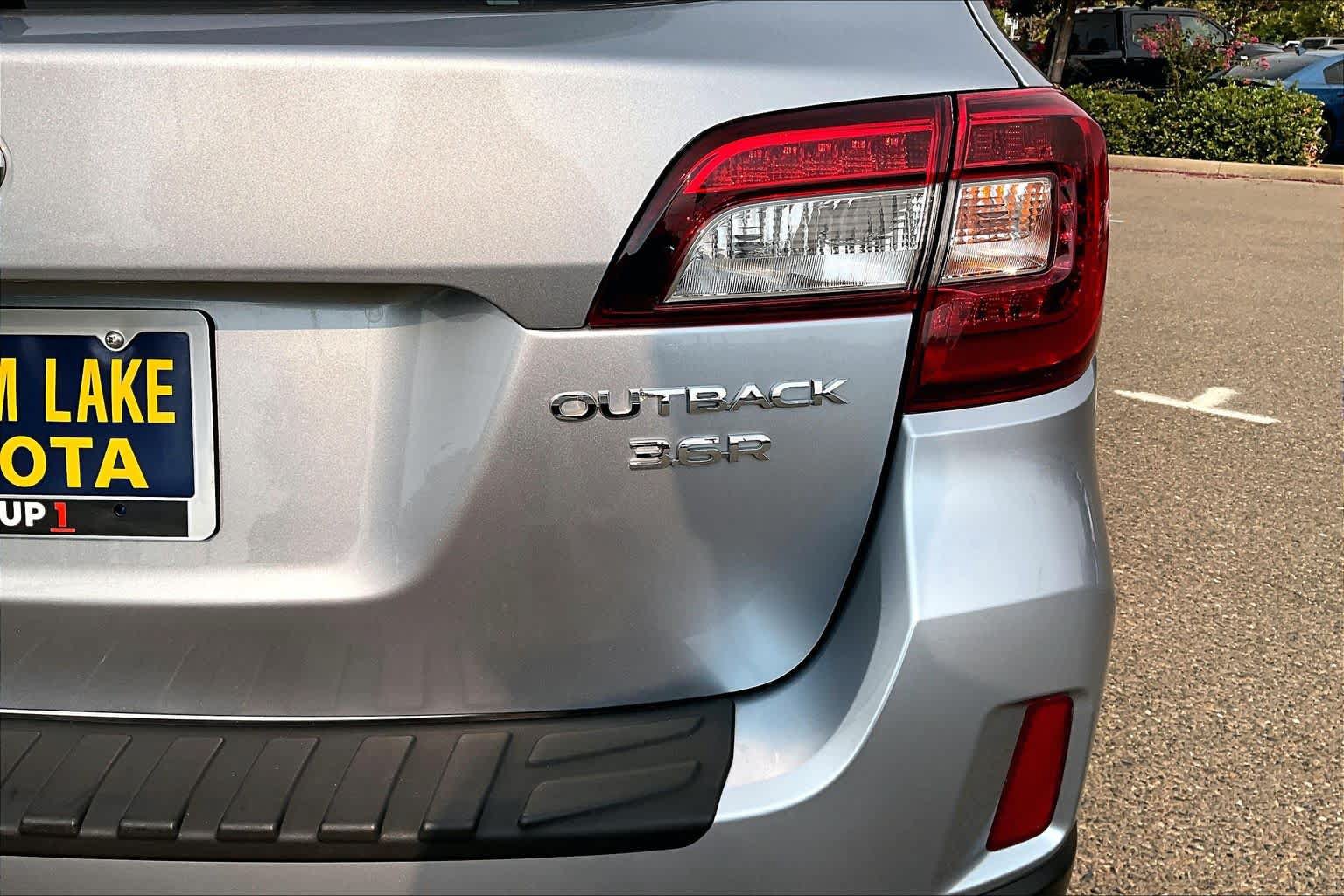 Used 2017 Subaru Outback 3.6R Limited AWD/4WD image 9