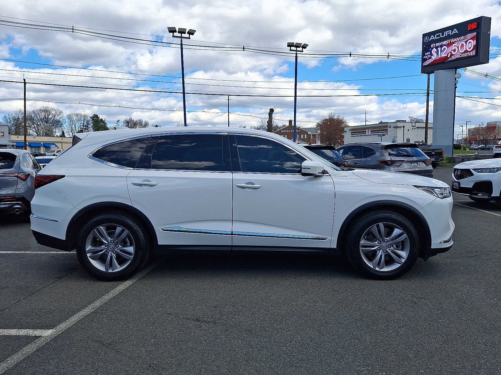 Used 2023 Acura MDX SH-AWD image 8