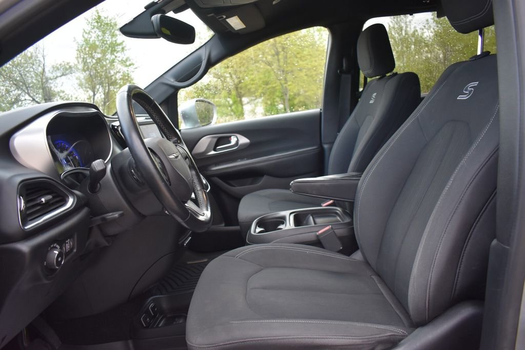 Used 2019 Chrysler Pacifica Touring Plus w/ S Appearance Package FWD image 26