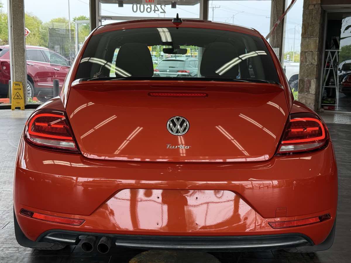 Used 2018 Volkswagen Beetle 2.0T Coast w/ Coast Lighting Package FWD image 9