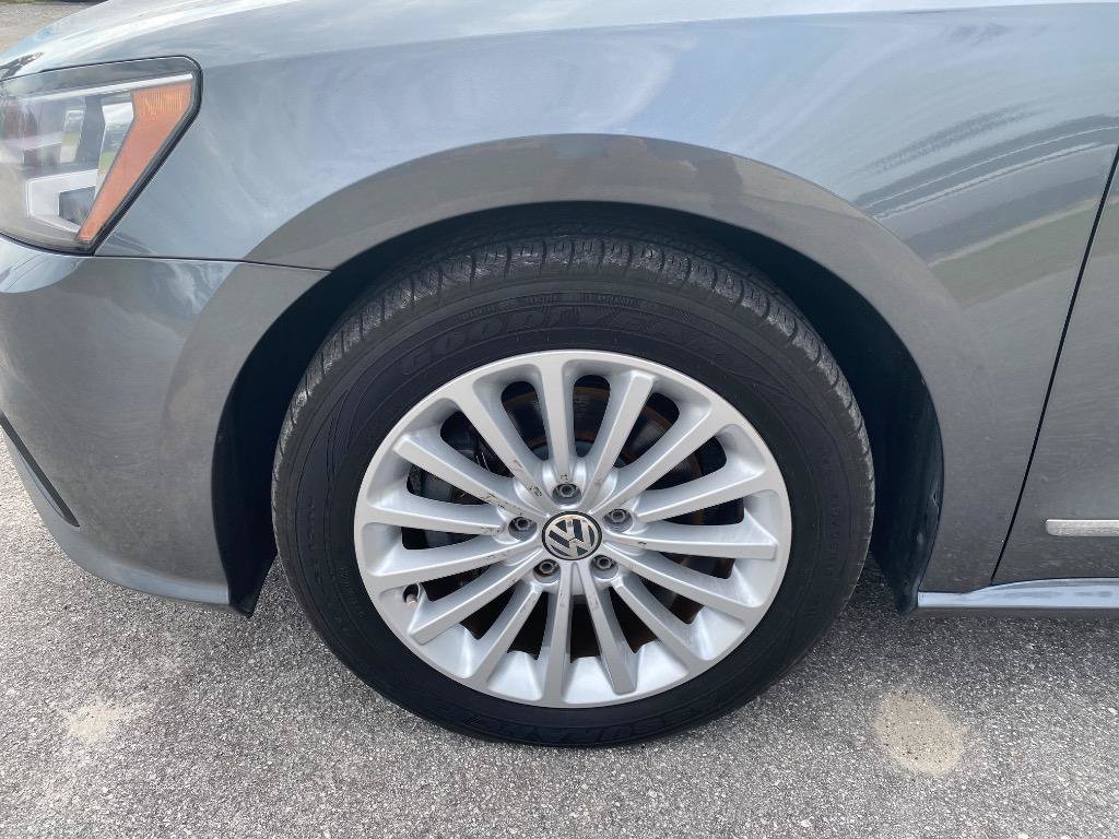 Used 2017 Volkswagen Passat 1.8T SE FWD image 11