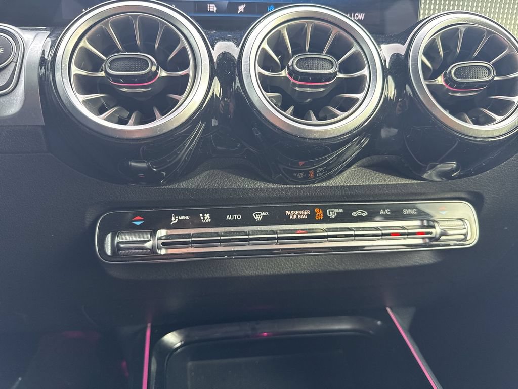 Used 2023 Mercedes-Benz GLB 250 w/ Premium Package image 25