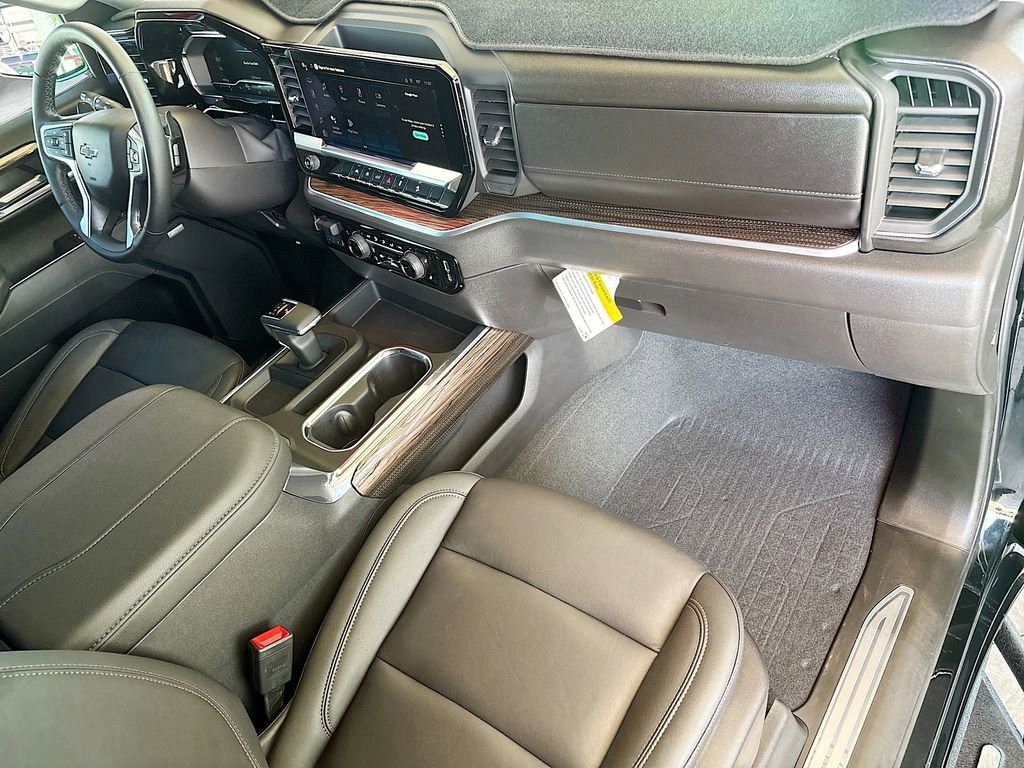Used 2025 Chevrolet Silverado 1500 LT Trail Boss w/ Convenience Package II AWD/4WD image 17
