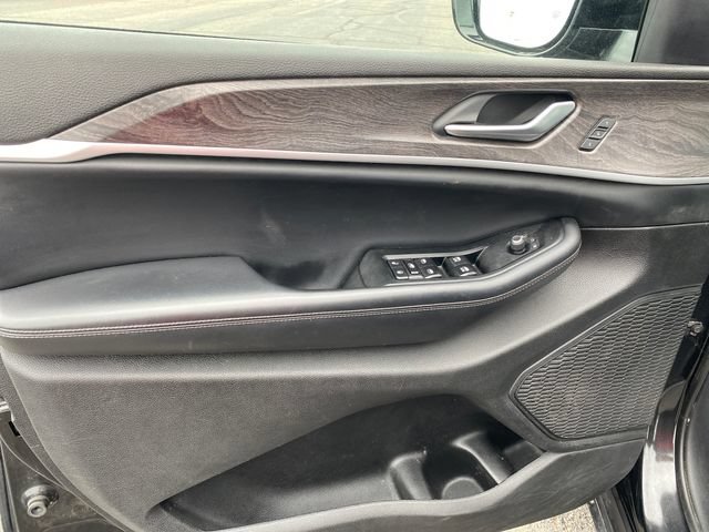 Used 2023 Jeep Grand Cherokee Limited AWD/4WD image 17