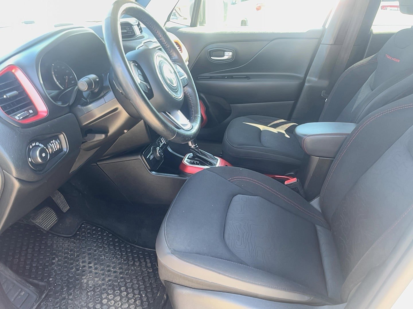 Used 2019 Jeep Renegade Trailhawk w/ LED Lighting Group AWD/4WD image 10