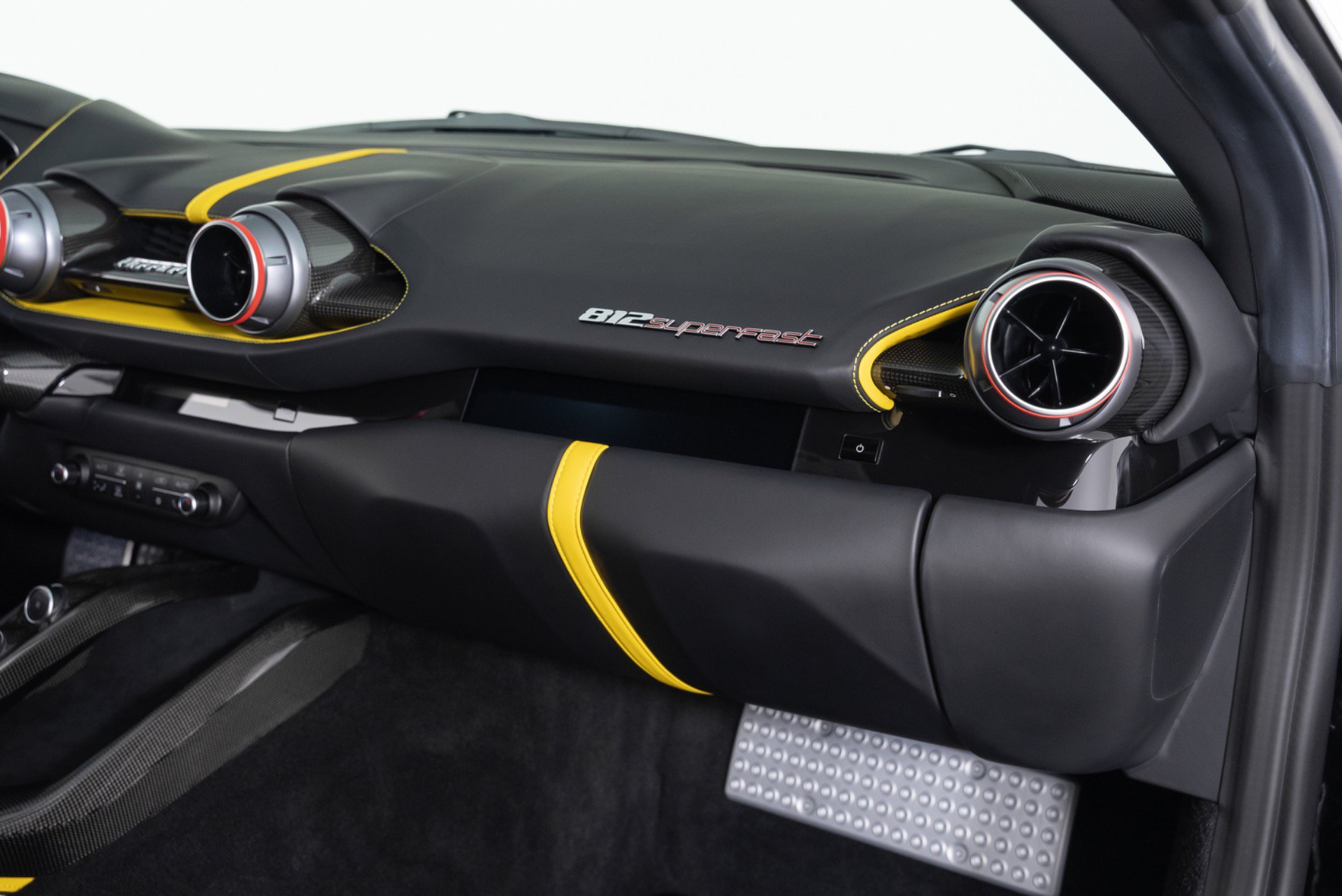 Used 2019 Ferrari 812 Superfast RWD image 27
