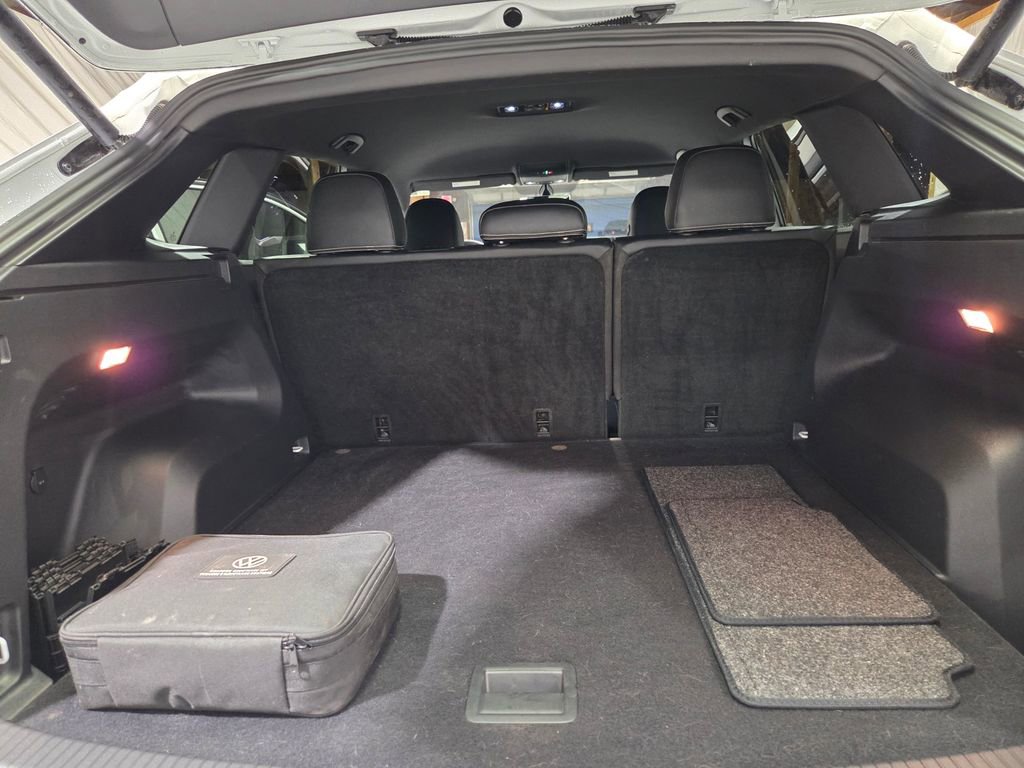 Used 2023 Volkswagen Atlas Cross Sport SE image 19