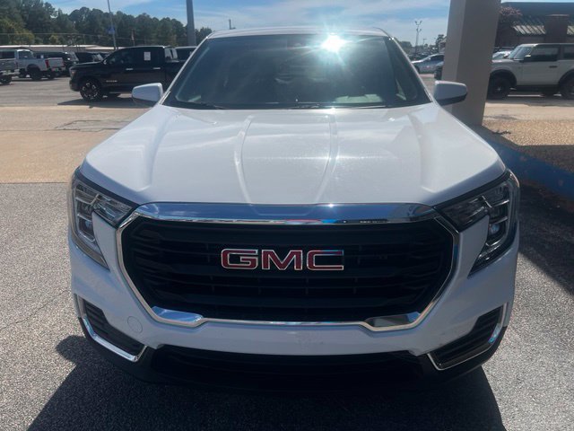 Used 2024 GMC Terrain SLE FWD image 4