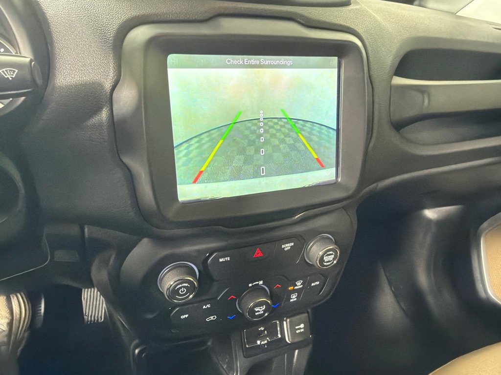 Used 2019 Jeep Renegade Latitude w/ UConnect 8.4 Nav Group image 17