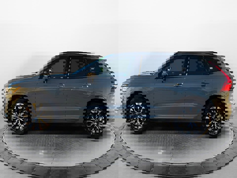 Certified 2024 Volvo XC60 B5 Plus w/ Climate Package image 4