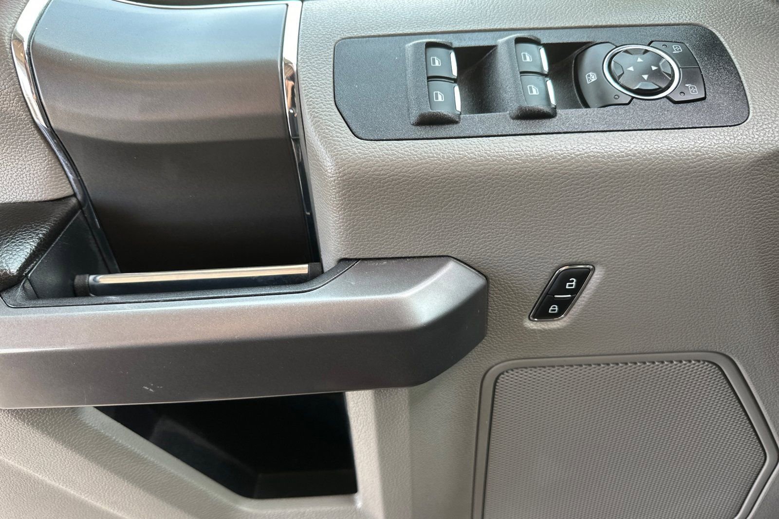 Used 2019 Ford F150 XLT w/ Equipment Group 302A Luxury image 11