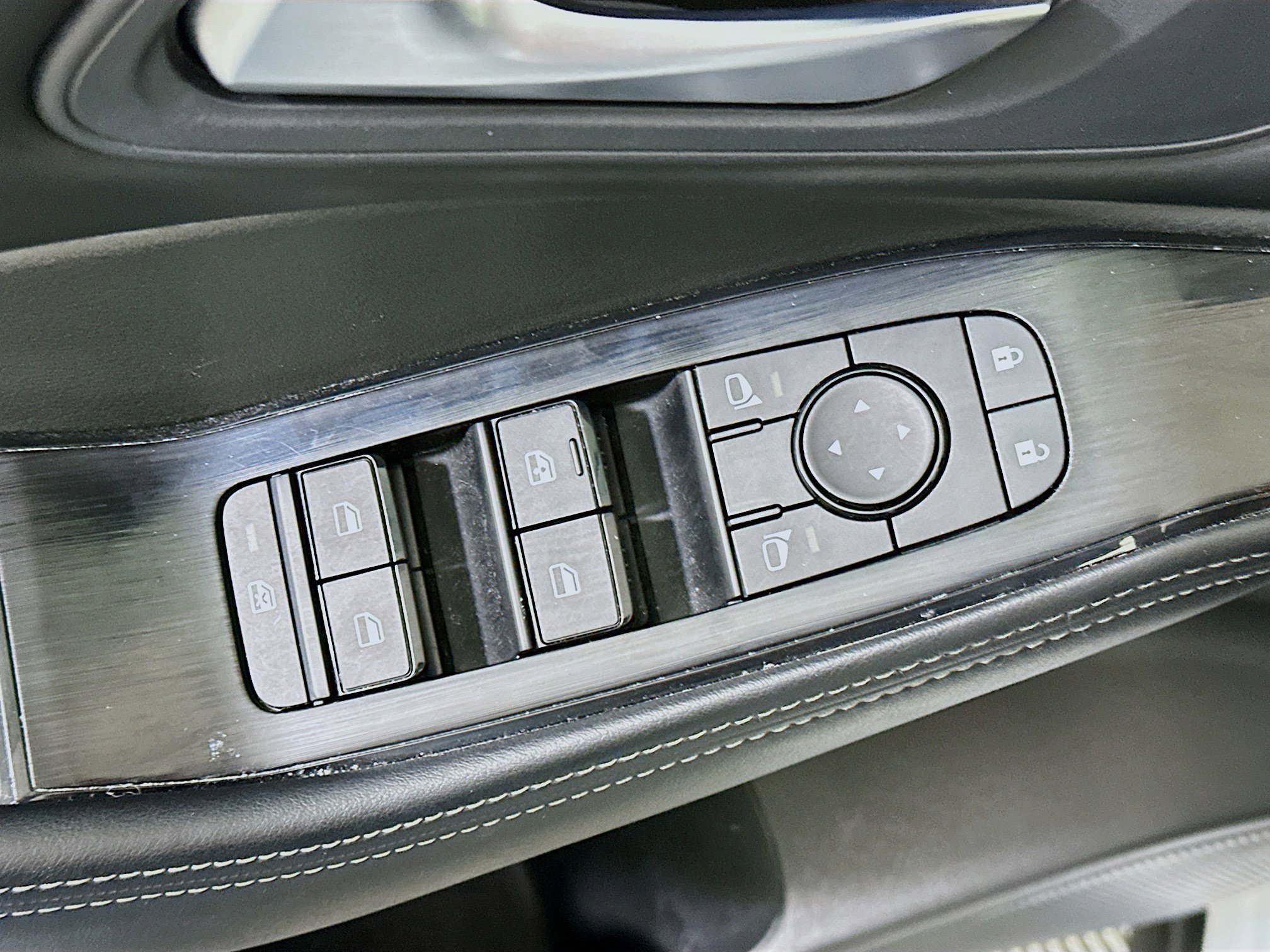 Used 2025 Nissan Rogue SV image 15