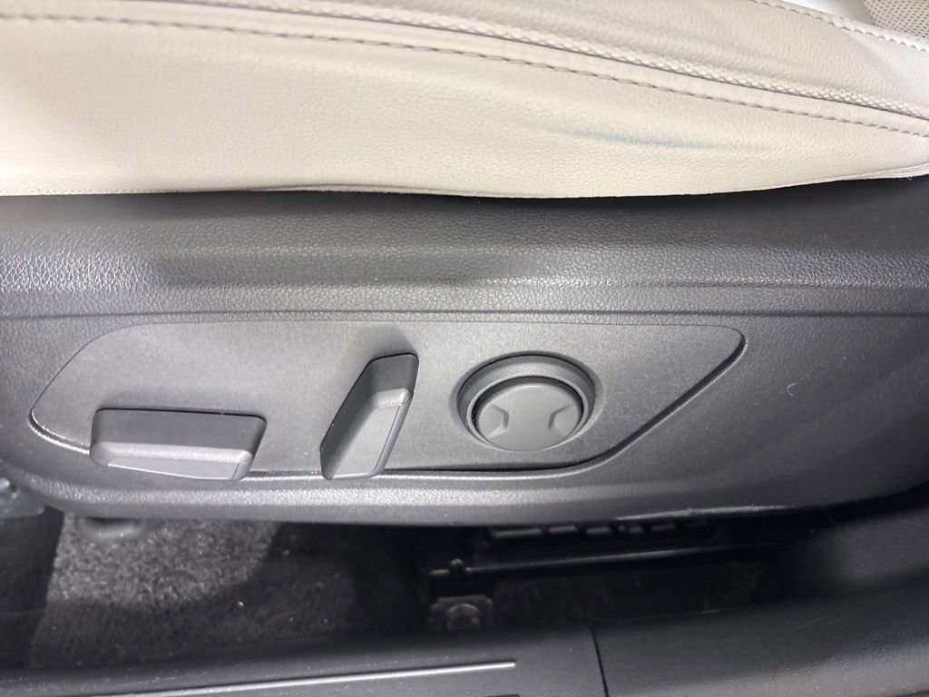 Used 2023 Hyundai Tucson Limited AWD/4WD image 16
