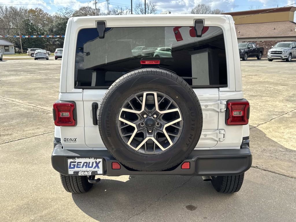 Used 2024 Jeep Wrangler Sahara image 11