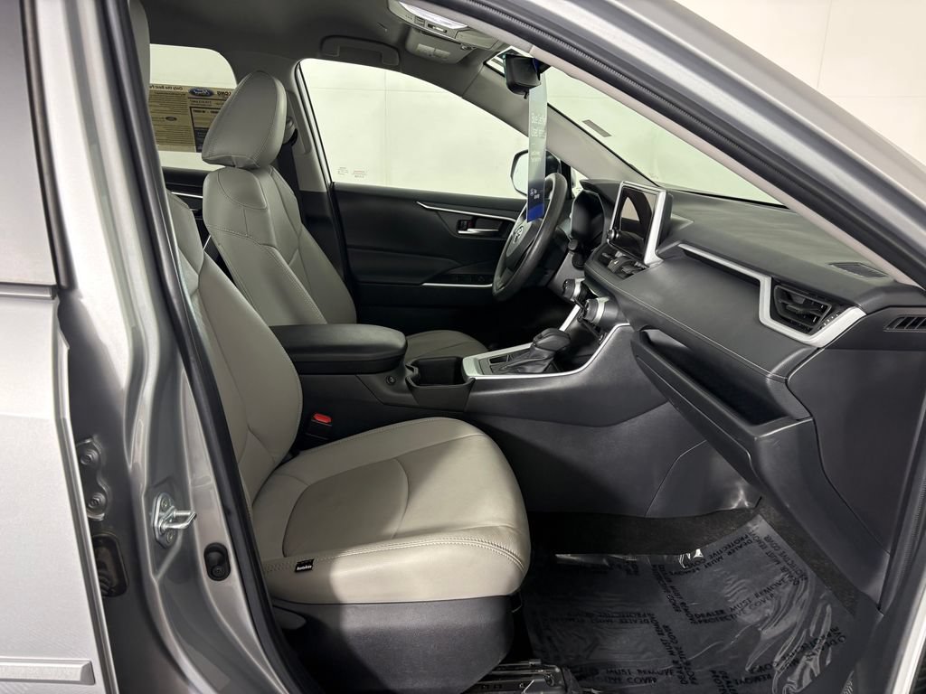 Used 2025 Toyota RAV4 XLE AWD/4WD image 34