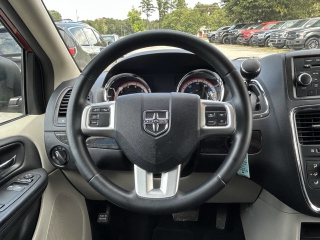Used 2015 Dodge Grand Caravan American Value Package w/ UConnect Hands-Free Group image 11