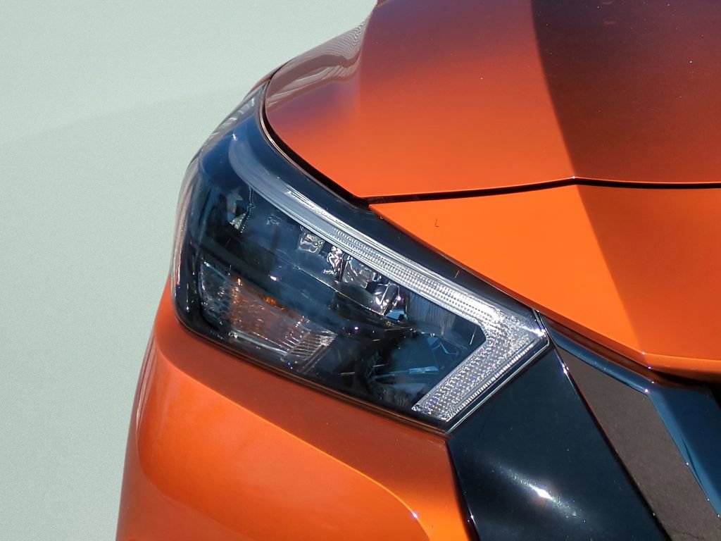 Certified 2022 Nissan Versa SR w/ Convenience Package image 10