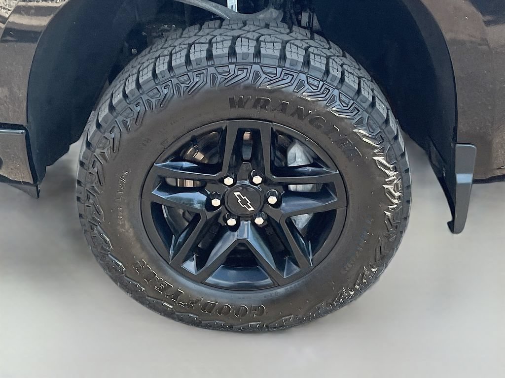 Used 2025 Chevrolet Silverado 1500 Custom Trail Boss AWD/4WD image 28