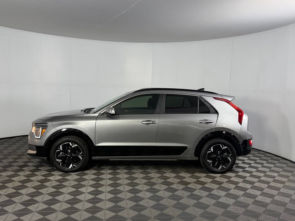 Used 2025 Kia Niro Wind w/ Wind Preserve Package FWD image 11
