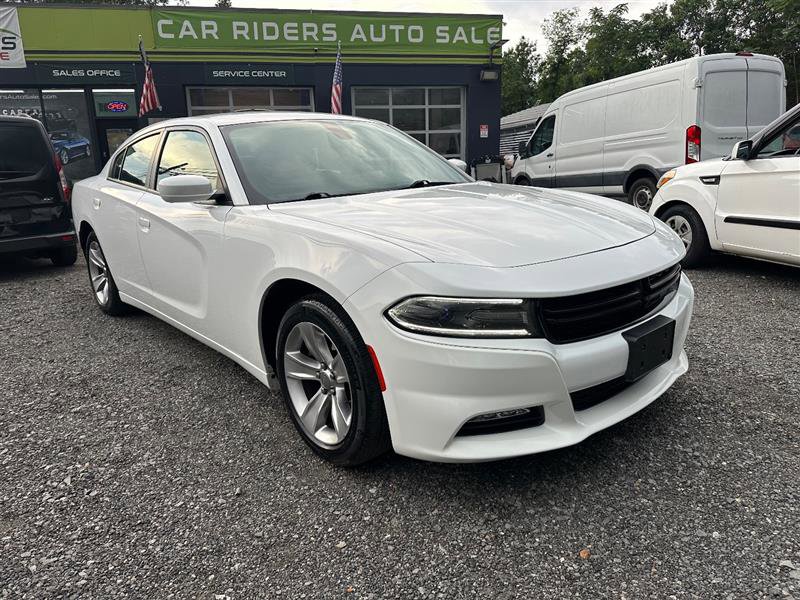 Used 2017 Dodge Charger SXT w/ Navigation & Travel Group RWD image 5