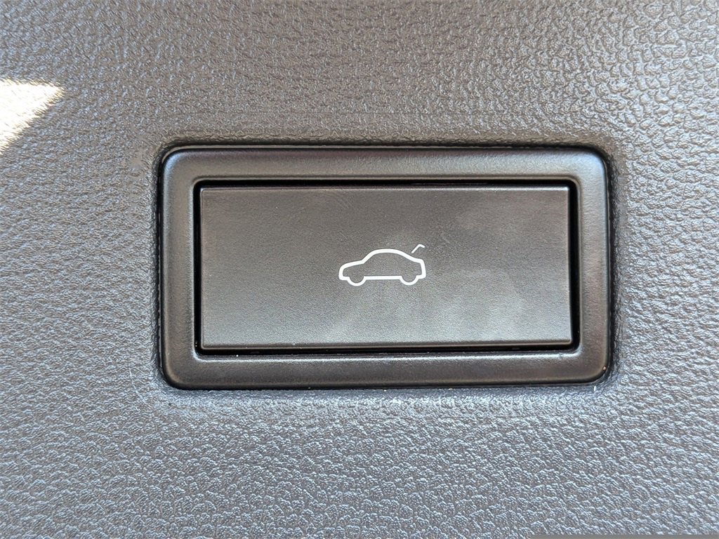 Used 2020 Volkswagen Tiguan SEL image 14