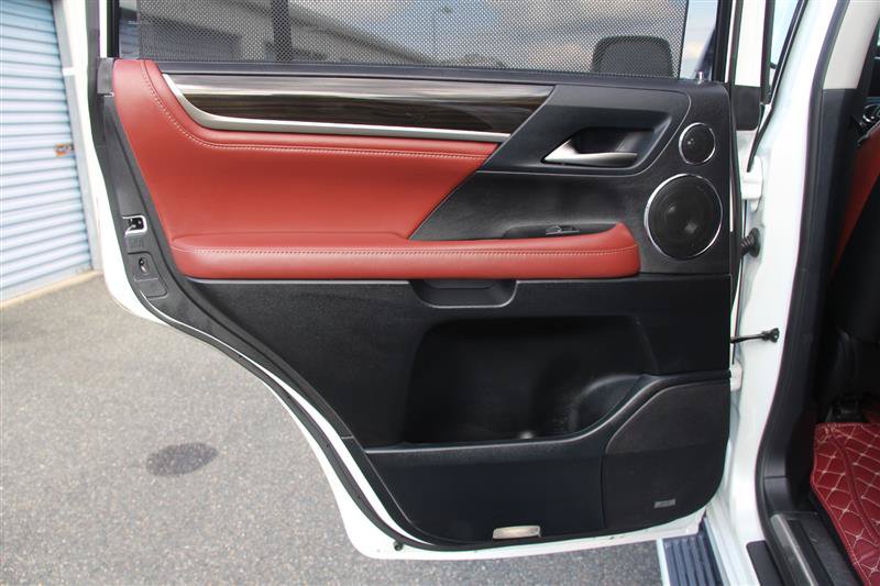 Used 2018 Lexus LX 570 4WD w/ Luxury Package image 22