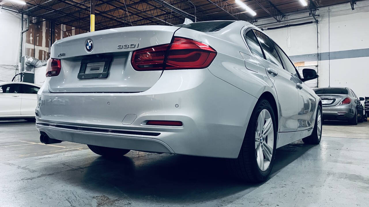 Used 2017 BMW 330i xDrive Sedan AWD/4WD image 8