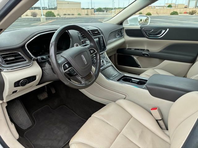 Used 2019 Lincoln Continental Select w/ Continental Climate Package FWD image 12