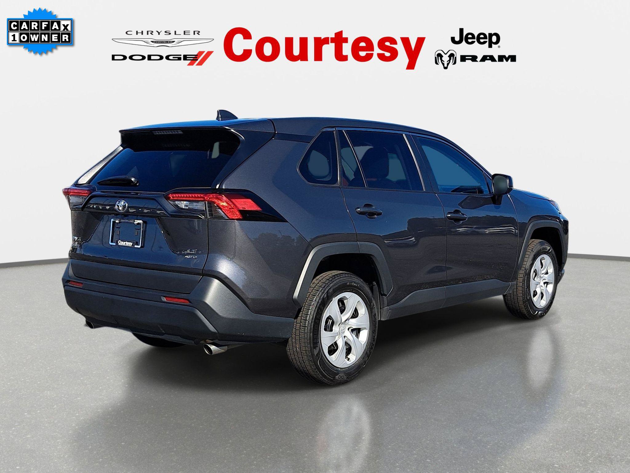 Used 2025 Toyota RAV4 LE AWD/4WD image 4