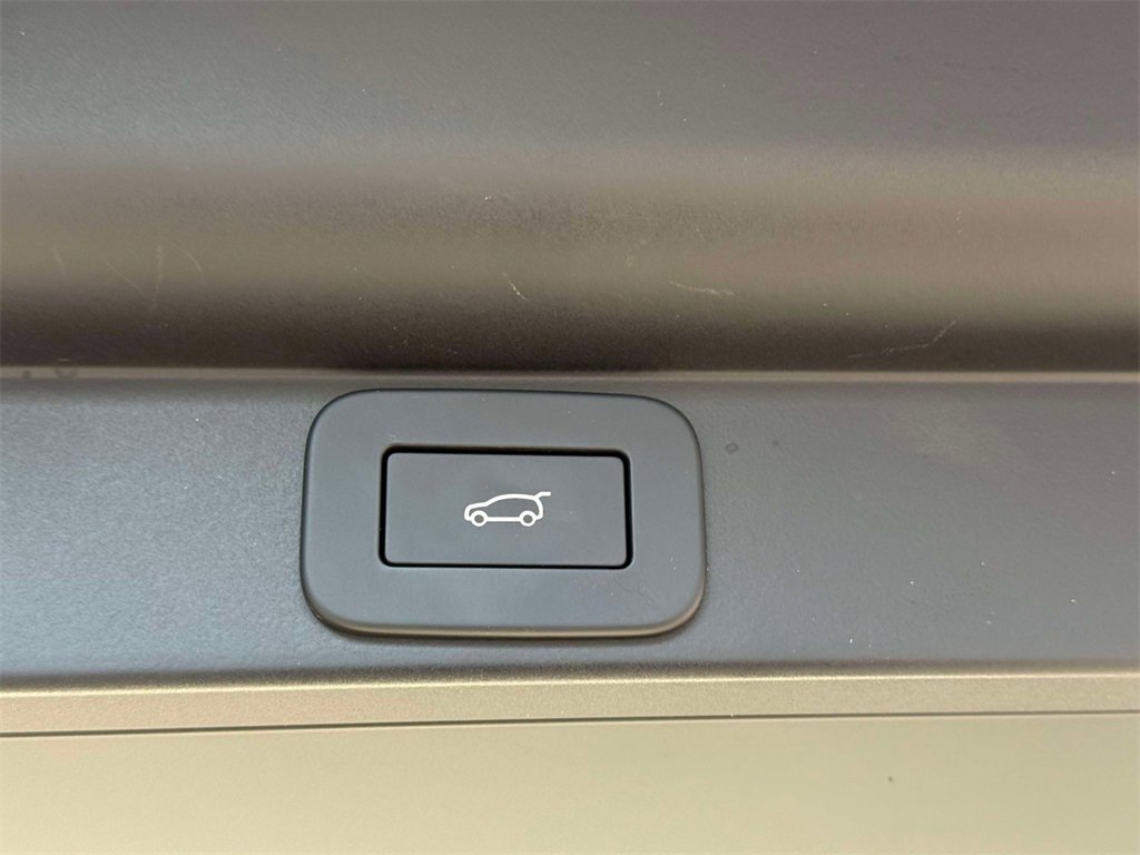 Used 2023 Land Rover Range Rover SE image 18