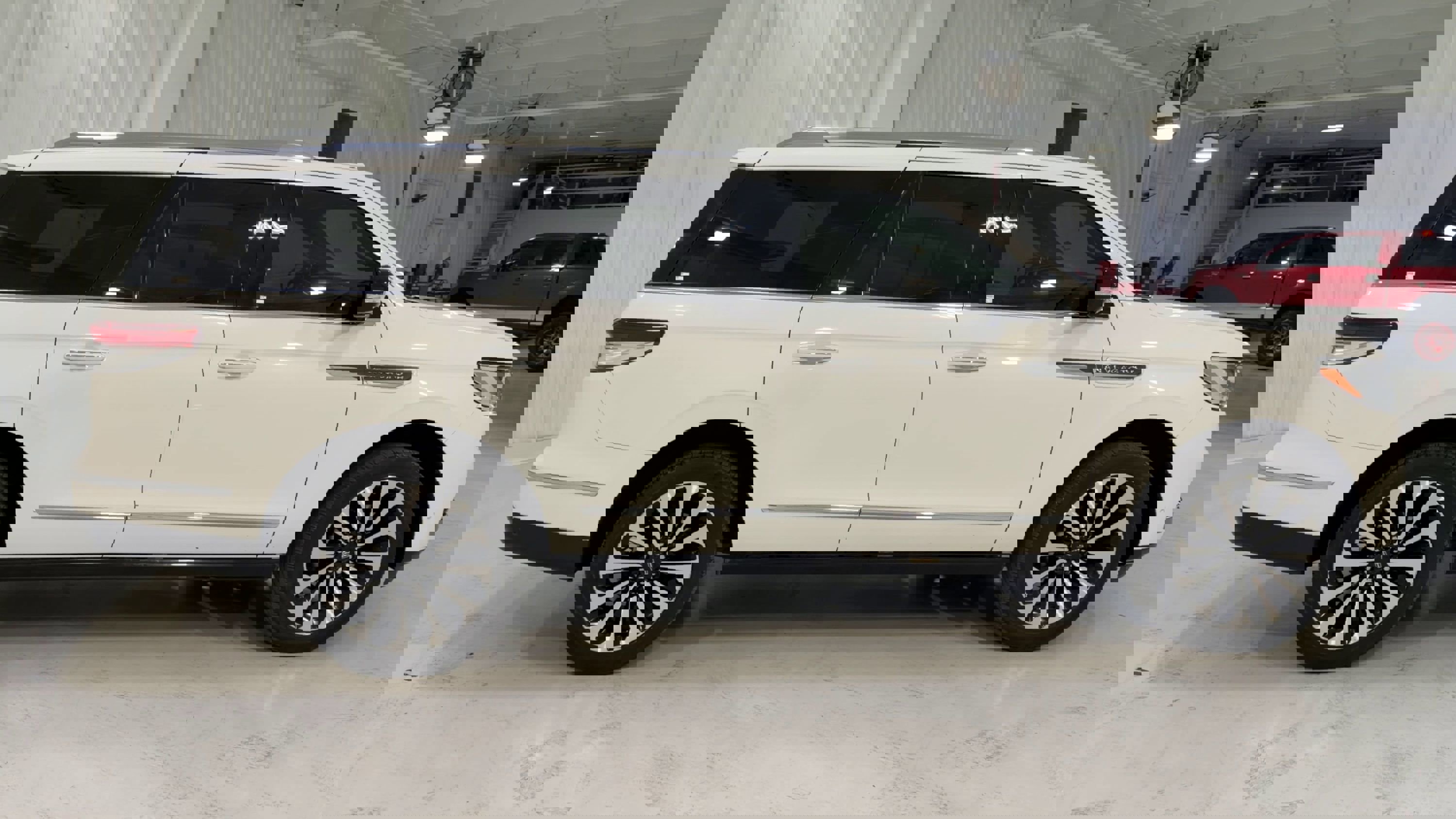 Used 2023 Lincoln Navigator Reserve image 2