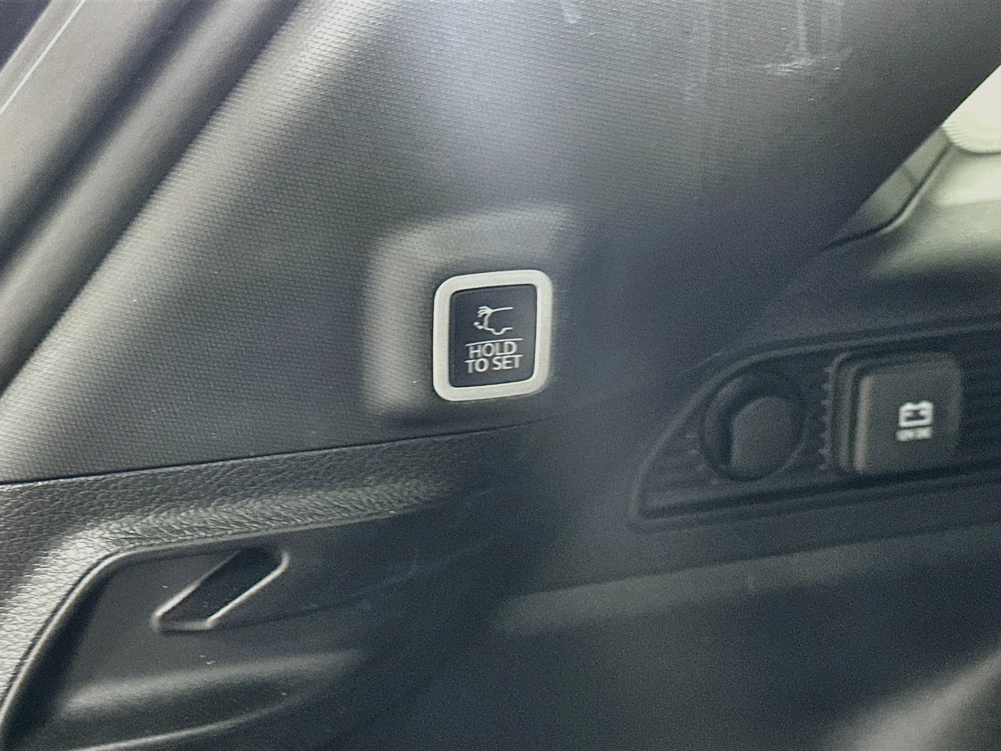 Used 2023 Jeep Grand Cherokee Altitude RWD image 28
