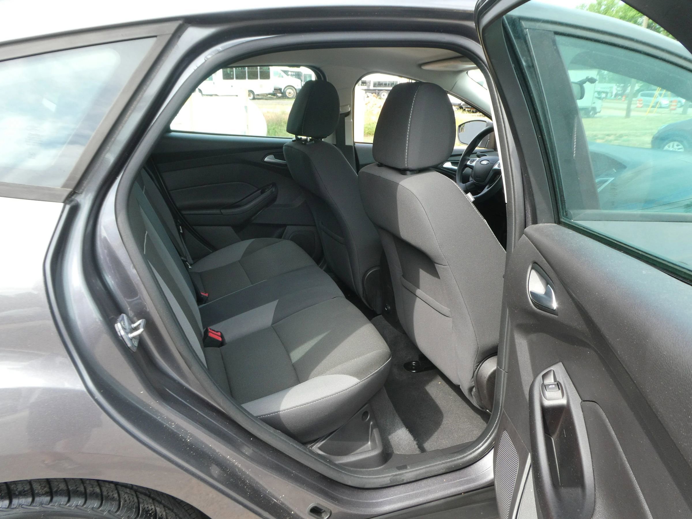 Used 2013 Ford Focus SE FWD image 24