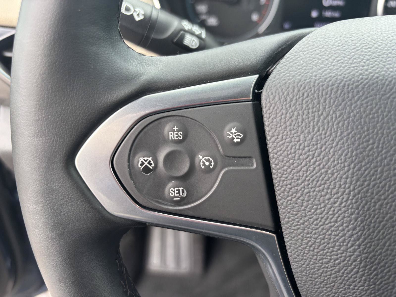 Used 2023 Chevrolet Traverse LT AWD/4WD image 19
