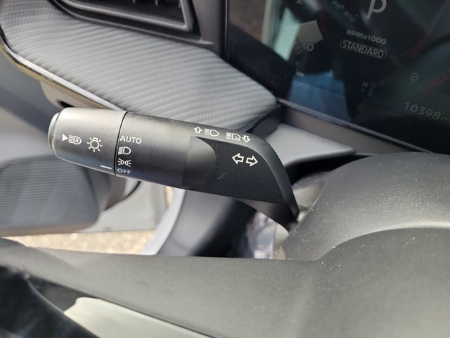 Used 2025 Nissan Kicks SR FWD image 25
