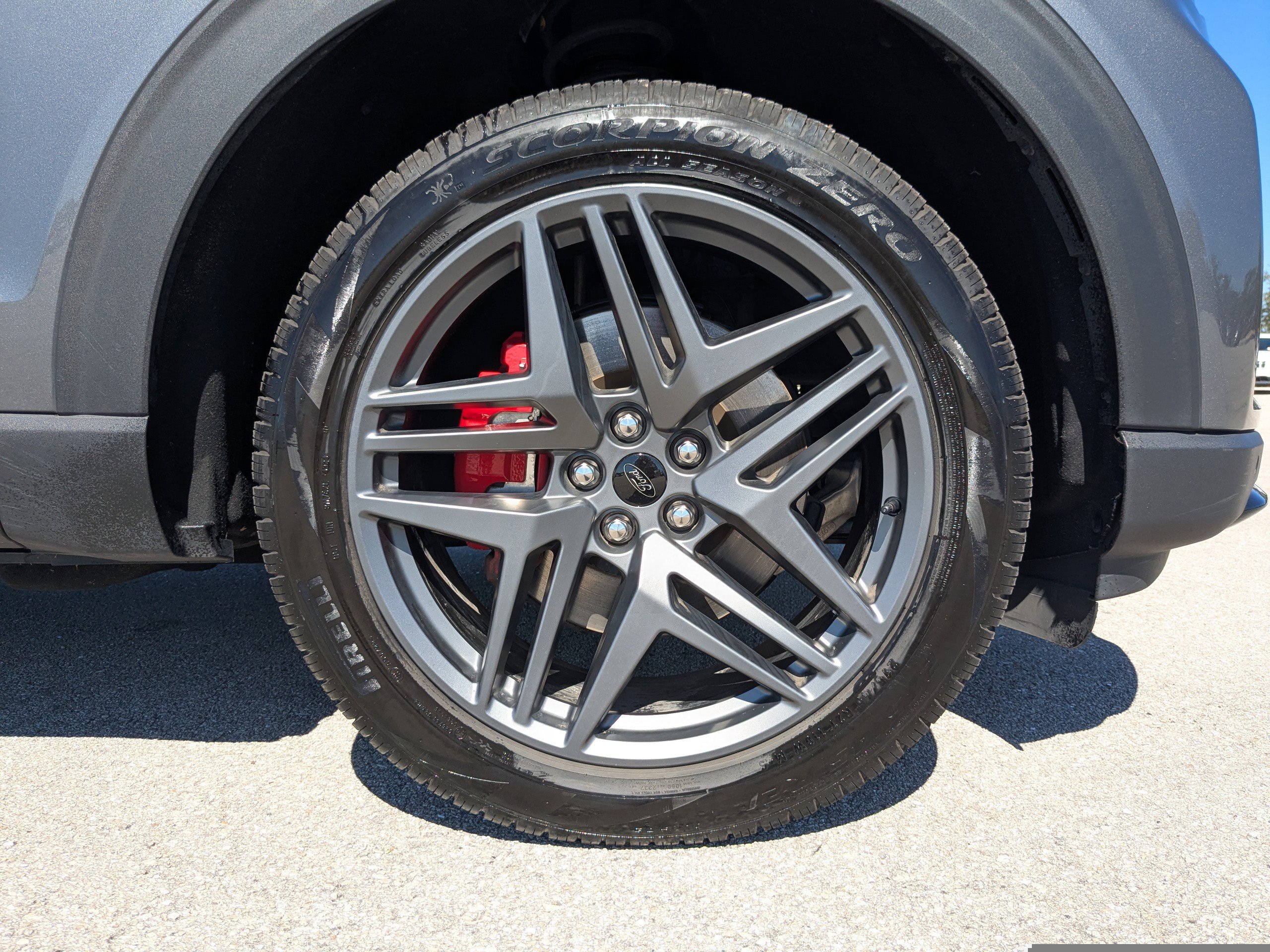 Used 2025 Ford Explorer ST-Line w/ ST-Line Street Pack image 13