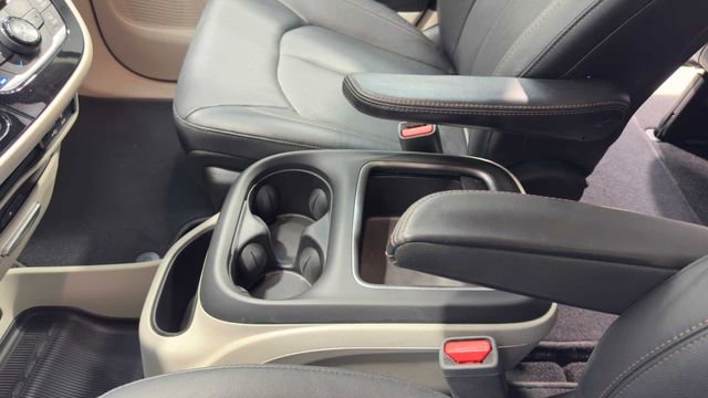 Used 2019 Chrysler Pacifica Touring-L Plus w/ Tire & Wheel Group FWD image 29