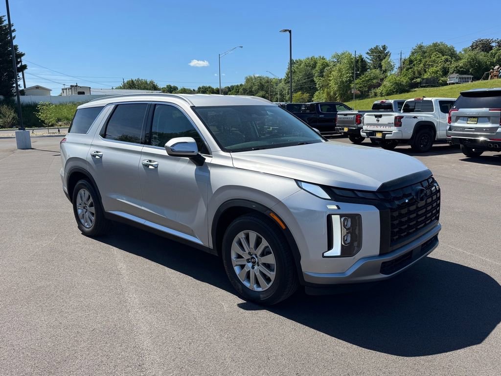Used 2025 Hyundai Palisade SEL FWD image 2