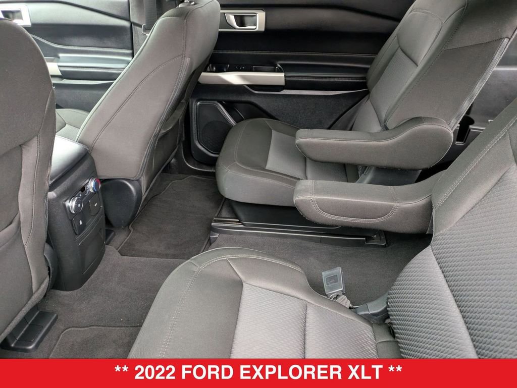 Used 2022 Ford Explorer XLT image 30