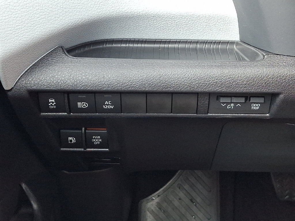 Certified 2026 Toyota Sienna XLE FWD image 26