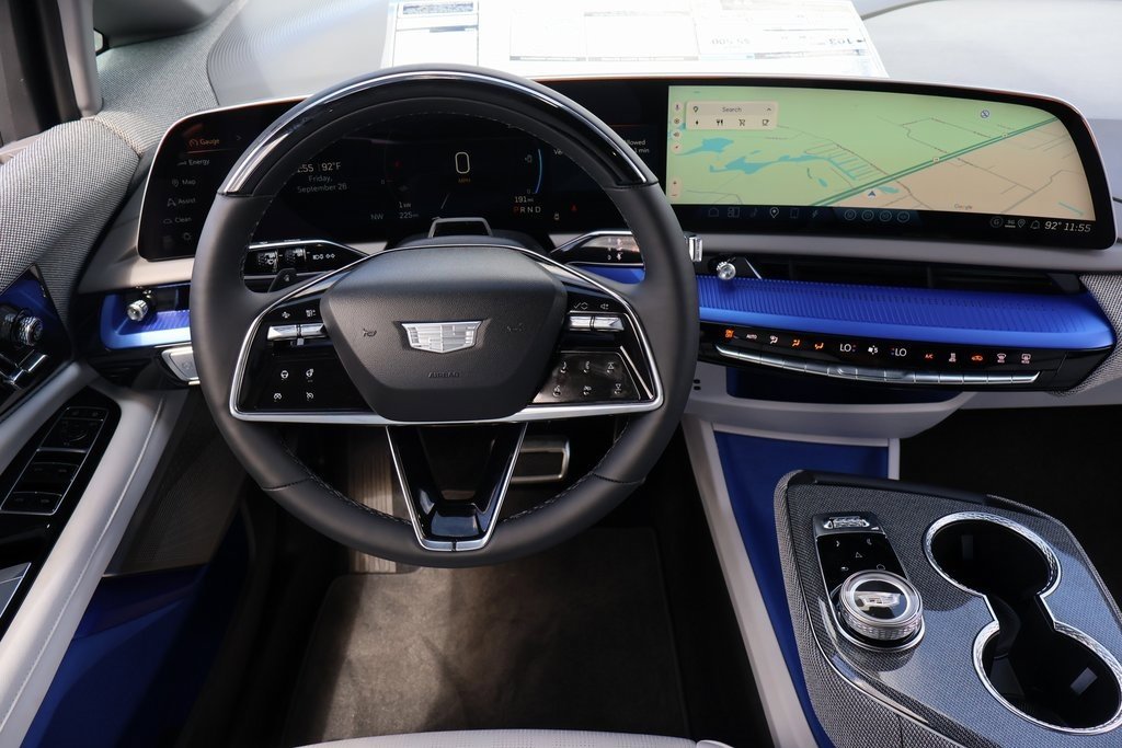 New 2025 Cadillac Optiq Luxury 2 image 17