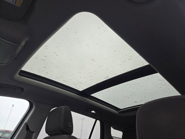 Used 2022 GMC Terrain SLE w/ Driver Convenience Package image 3