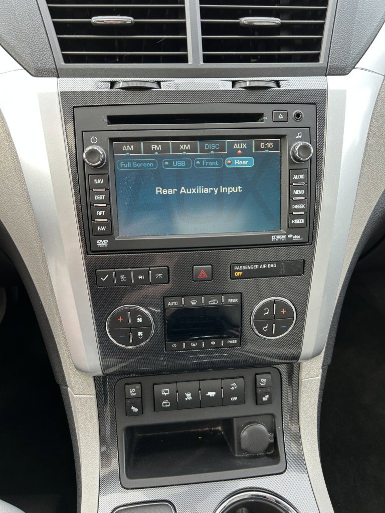 Used 2011 Chevrolet Traverse LTZ AWD/4WD image 7